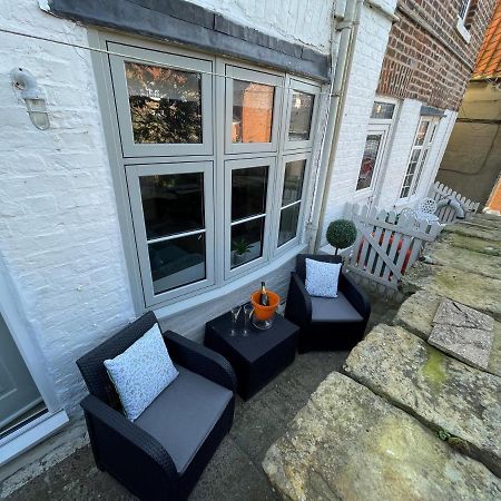 Demeter Cottage Whitby Exterior photo